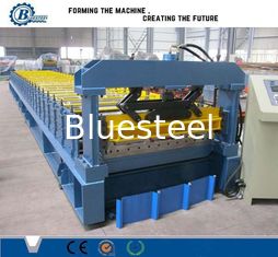 Machine de formage de rouleaux de panneaux de toiture de poids 5T pour système de contrôle PLC de production