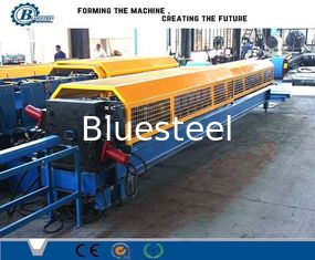 Machine de formage de tuyaux de pluie de largeur de roulement de 200 à 300 mm avec une vitesse de production rapide