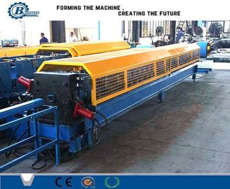 Machine de formage de tuyaux de pluie de largeur de roulement de 200 à 300 mm avec une vitesse de production rapide